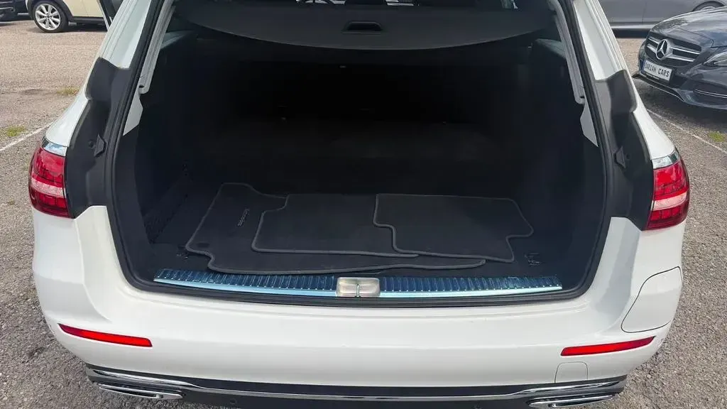 Gebraucht Mercedes E300 194 PS (142 kW) 2021 Weiß Limousine