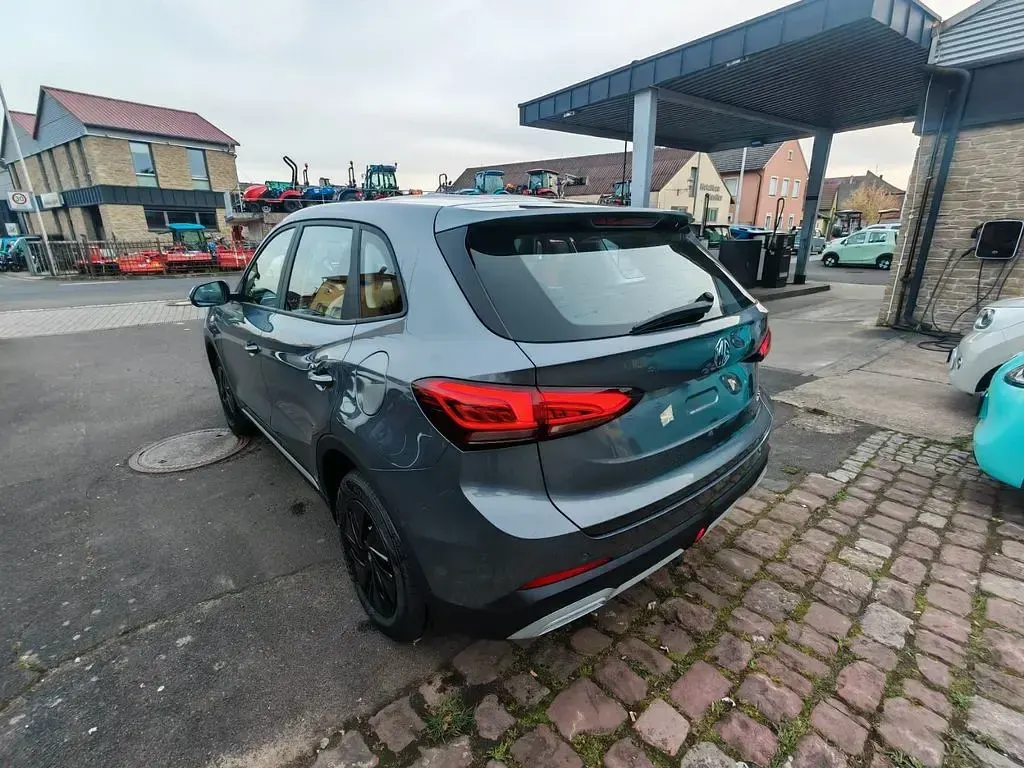 Neu MG ZS 116 PS (85 kW) 2026 Grau SUV