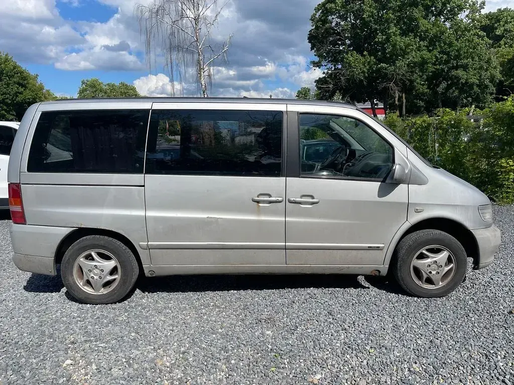 Gebraucht Mercedes V220 122 PS (89 kW) 2001 Silber Van / Kleinbus