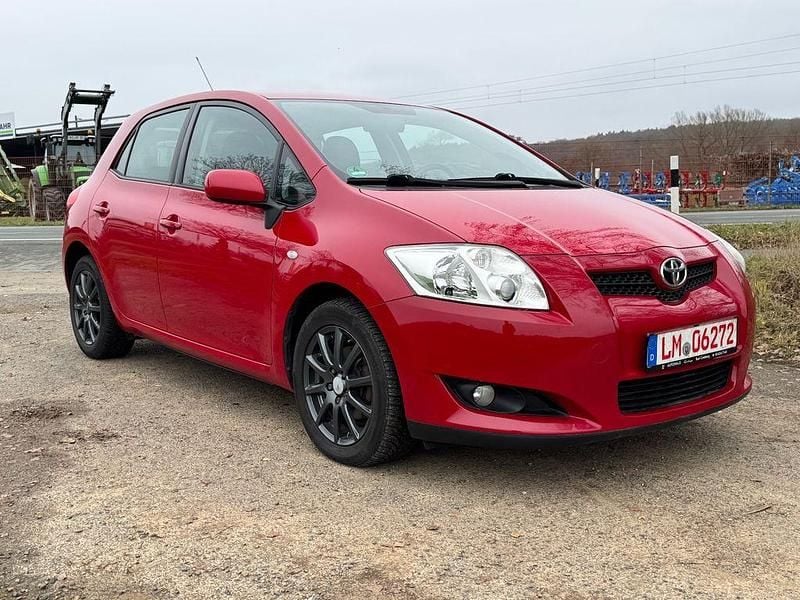 Rot Gebraucht 2010 Toyota Auris Life Limousine | 5.499 € (Fairer Preis) - Bild 1/4