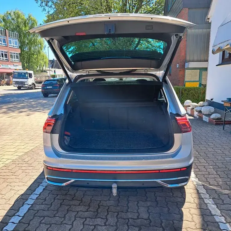 Gebraucht VW Tiguan Sport 200 PS (147 kW) 2023 Silber SUV