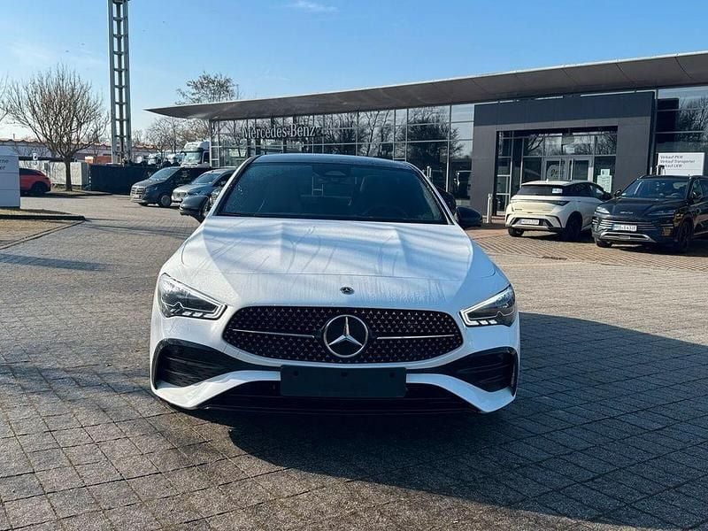 Gebraucht Mercedes CLA180 AMG line 136 PS (100 kW) 2025 Unilack polarweiß Limousine