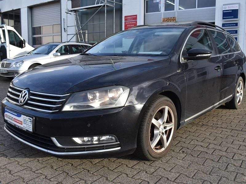Schwarz Gebraucht 2011 VW Passat Comfortline Kombi | 6.900 € (Fairer Preis) - Bild 1/4