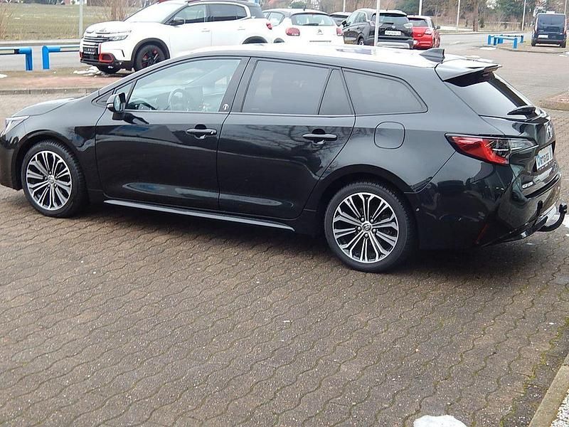 Gebraucht Toyota Corolla Team 116 PS (85 kW) 2021 Schwarz Kombi