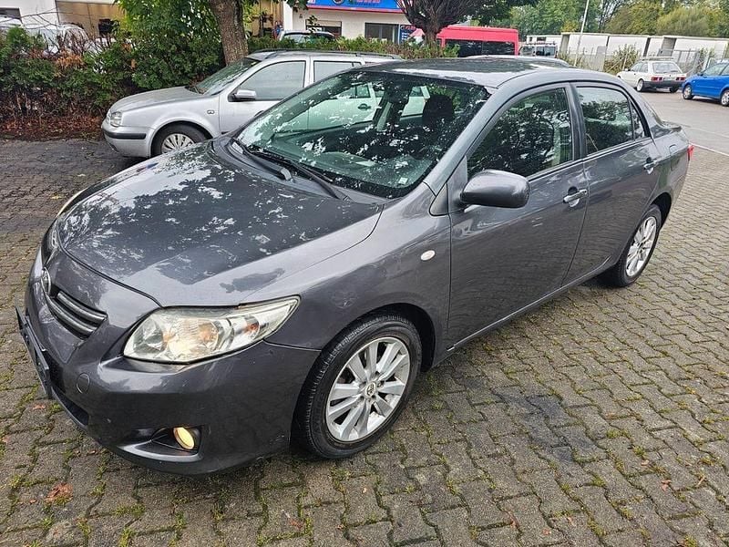 Grau Gebraucht 2008 Toyota Corolla Limousine | 4.490 € (Fairer Preis) - Bild 1/4