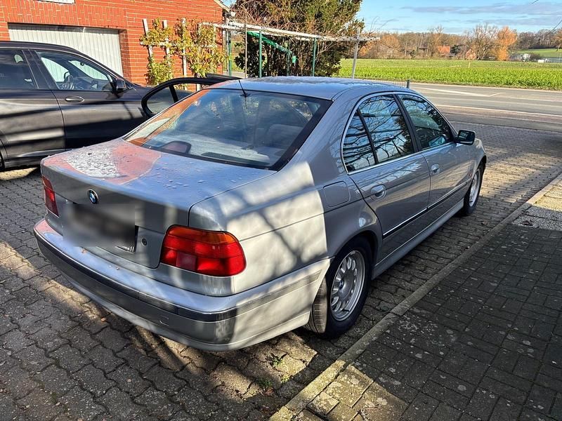 Gebraucht BMW 528 193 PS (141 kW) 1997 Silber Limousine