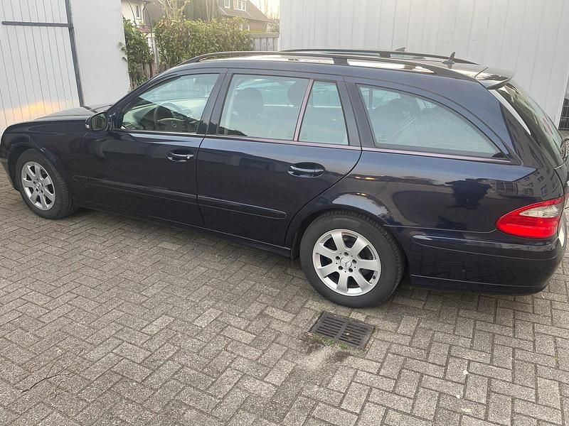 Gebraucht Mercedes E200 168 PS (123 kW) 2007 Blau Kombi