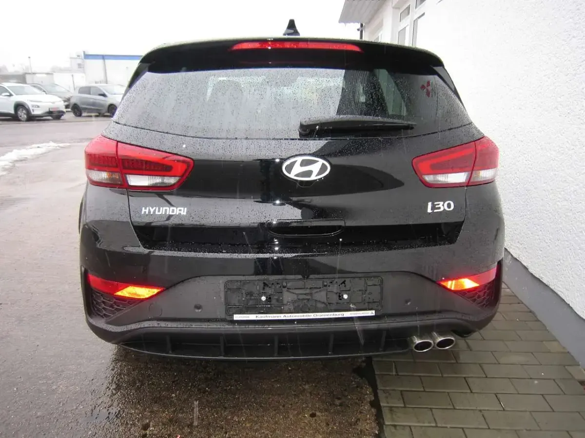 Neu Hyundai i30 N Line 140 PS (102 kW) 2025 Abyss black Limousine