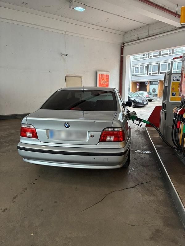 Gebraucht BMW 528 193 PS (141 kW) 1998 Silber Limousine