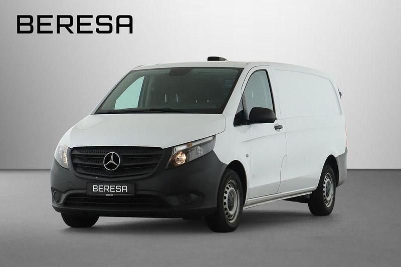 Weiß Gebraucht 2020 Mercedes Vito Van / Kleinbus | 20.206 € (Fairer Preis) - Bild 1/4