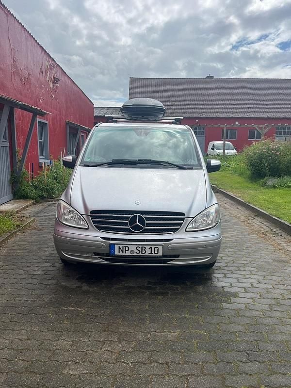 Silber Gebraucht 2009 Mercedes Viano Van / Kleinbus | 13.999 € (Guter Preis) - Bild 1/4