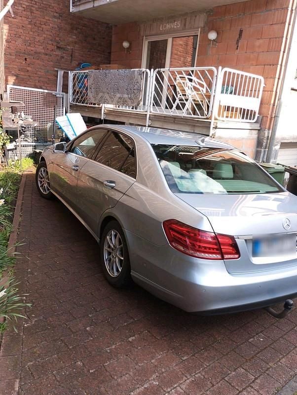 Gebraucht Mercedes E250 204 PS (150 kW) 2015 Silber Limousine