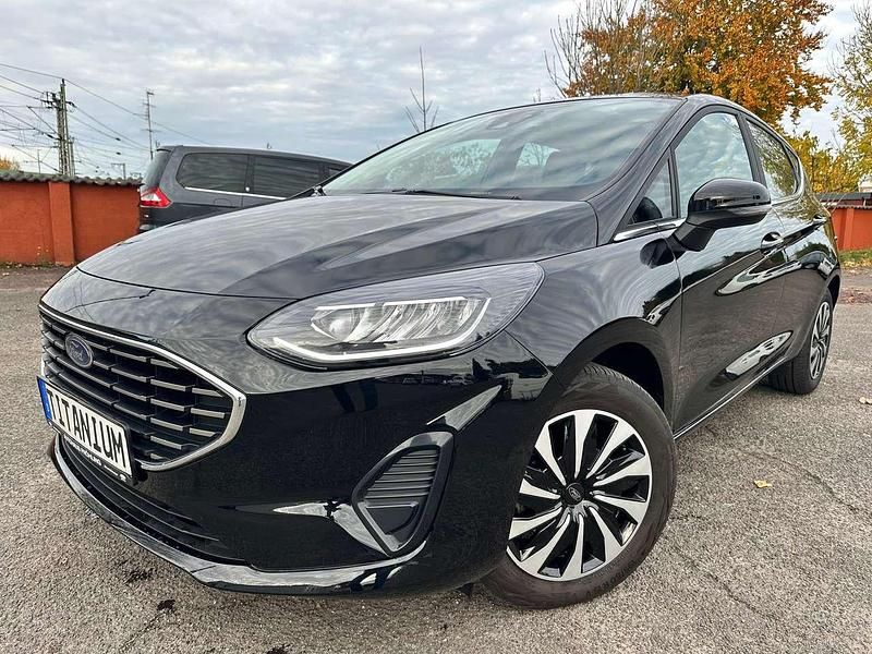 Obsidianschwarz metallic Gebraucht 2022 Ford Fiesta Titanium Kleinwagen | 13.990 € (Guter Preis) - Bild 1/4