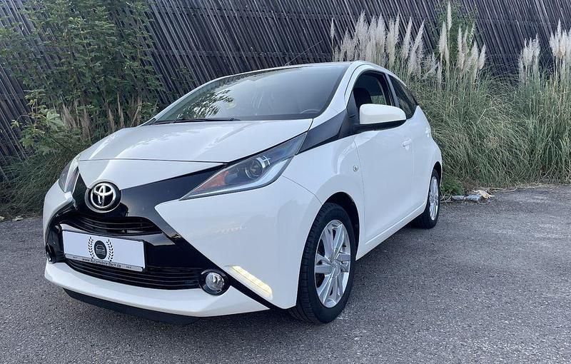 Weiß Gebraucht 2016 Toyota Aygo X-play Kleinwagen | 7.250 € (Guter Preis) - Bild 1/4