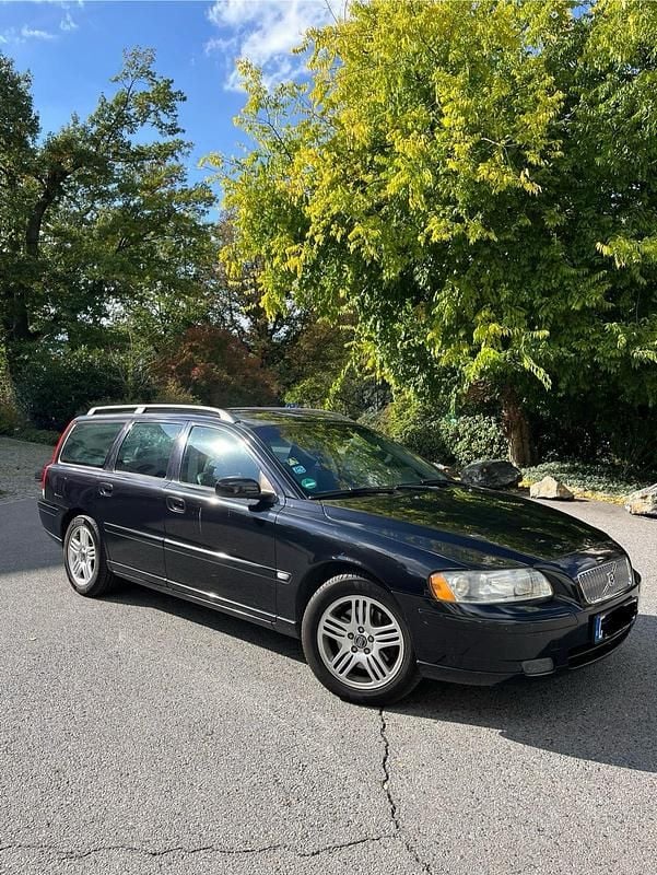 Schwarz Gebraucht 2006 Volvo V70 Momentum Kombi | 2.700 € (Guter Preis) - Bild 1/4