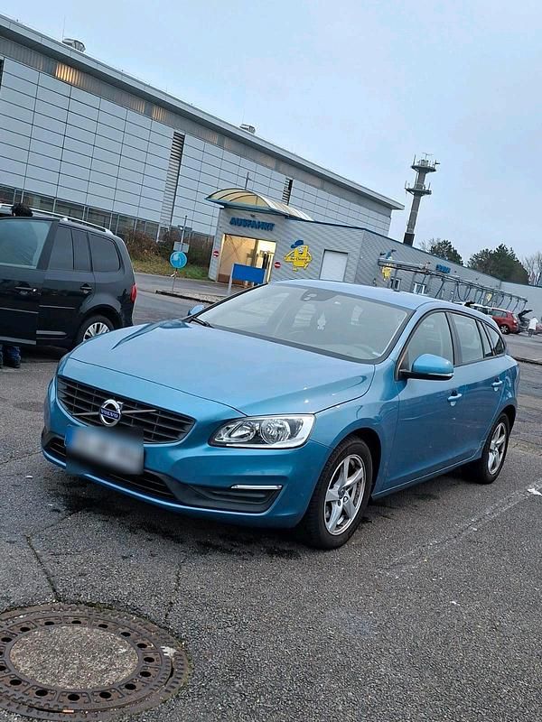 Gebraucht Volvo V60 150 PS (110 kW) 2016 Blau Kombi