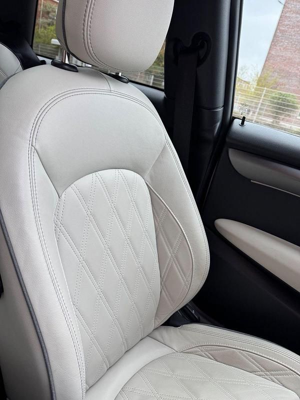 Gebraucht Mini John Cooper Works 231 PS (169 kW) 2023 Weiß Kleinwagen