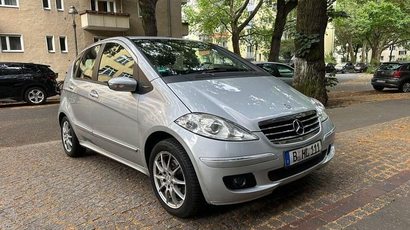 Silber Gebraucht 2006 Mercedes A150 Elegance Van / Kleinbus | 3.990 € (Fairer Preis) - Bild 1/4