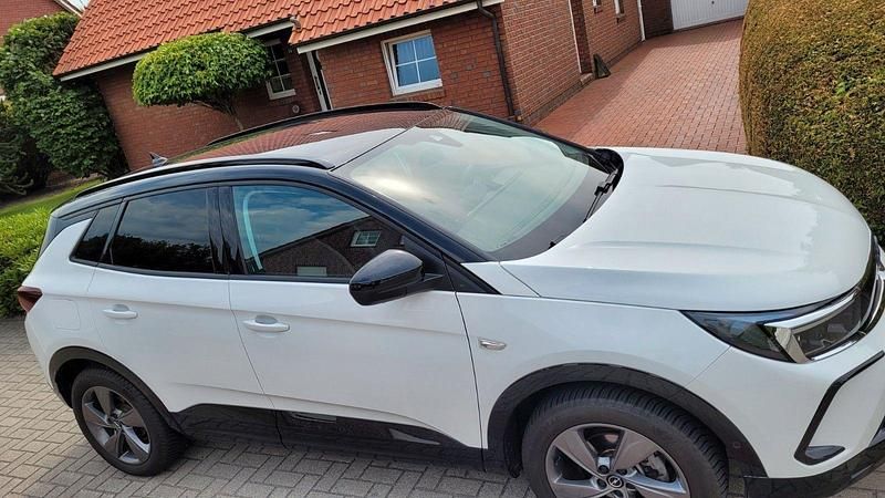 Weiß Gebraucht 2023 Opel Grandland X GS Line SUV | 22.300 € (Guter Preis) - Bild 1/4
