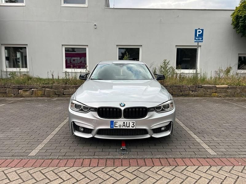 Grau Gebraucht 2014 BMW 320 M Performance Limousine | 12.799 € (Fairer Preis) - Bild 1/4