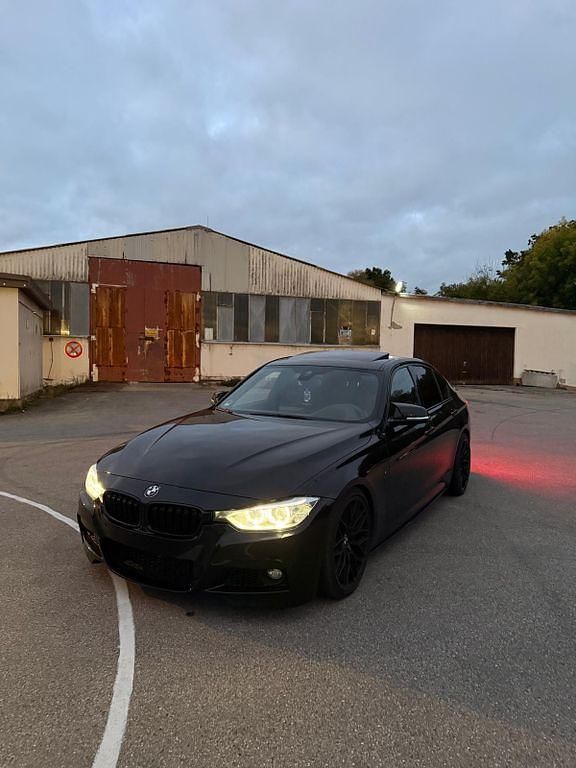 Schwarz Gebraucht 2012 BMW 335 Sport Line Limousine | 16.900 € (Guter Preis) - Bild 1/4