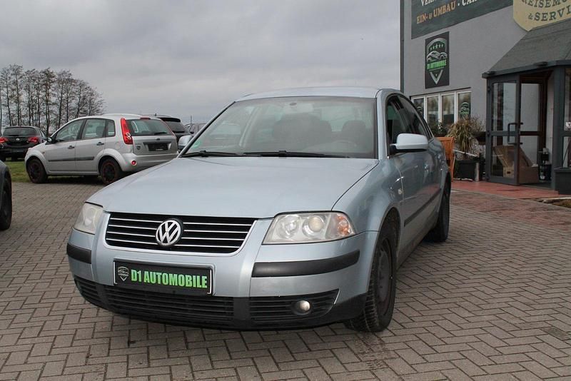 Blau Gebraucht 2003 VW Passat Limousine | 1.190 € (Guter Preis) - Bild 1/4