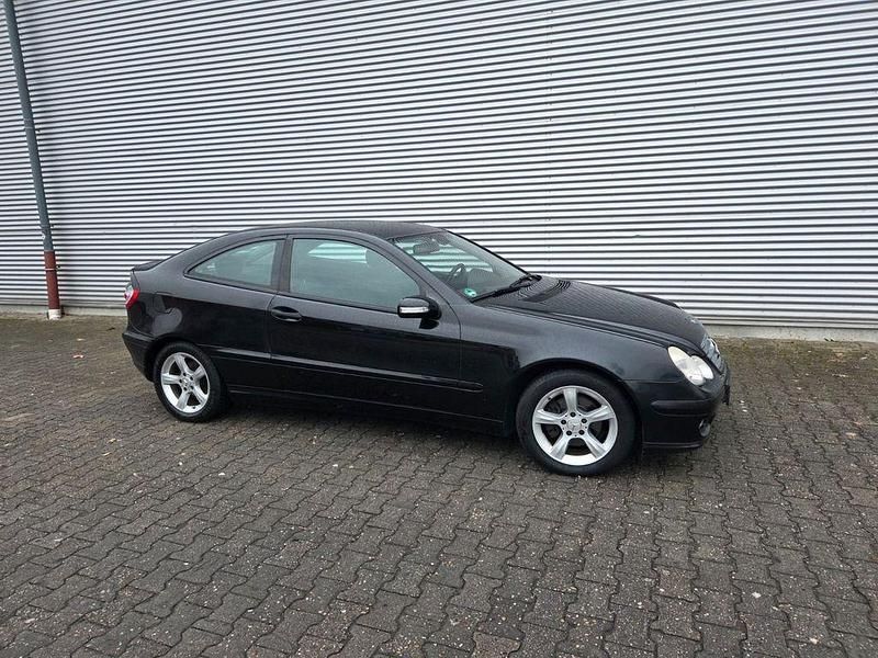 Gebraucht Mercedes C180 143 PS (105 kW) 2005 Schwarz Coupé