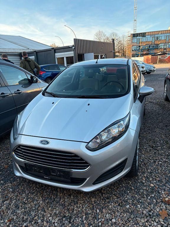 Gebraucht Ford Fiesta Trend 60 PS (44 kW) 2013 Silber Kleinwagen