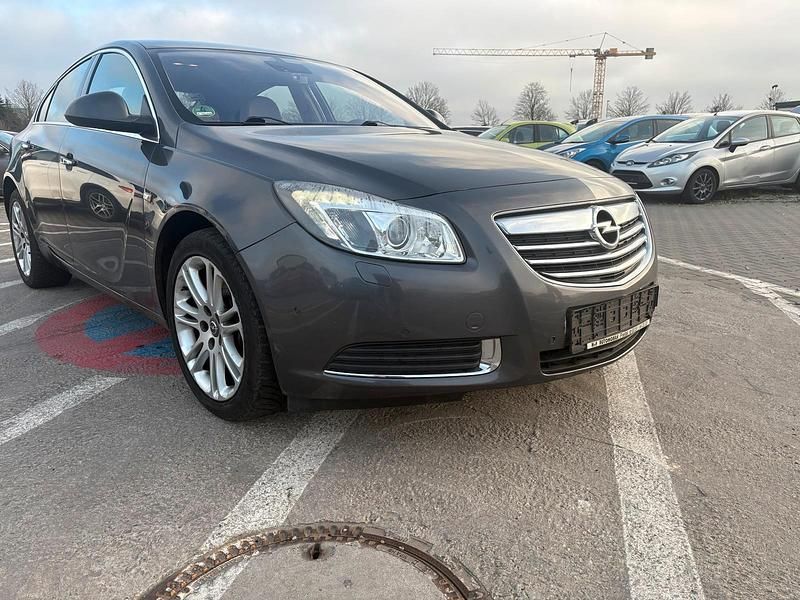 Grau Gebraucht 2010 Opel Insignia Limousine | 2.850 € (Superpreis) - Bild 1/4