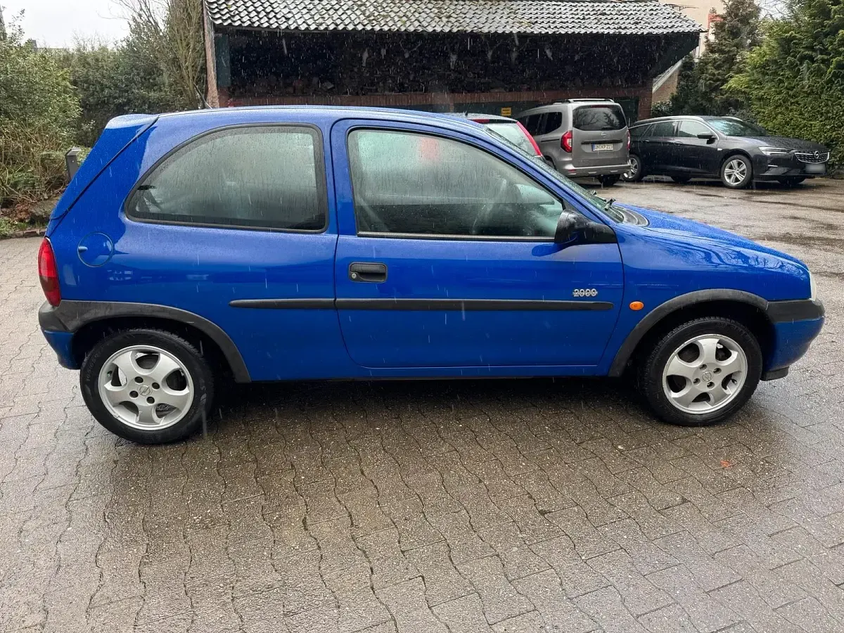 Używany Opel Corsa Edition 54 KM (39 kW) 2000 Niebieski Hatchback