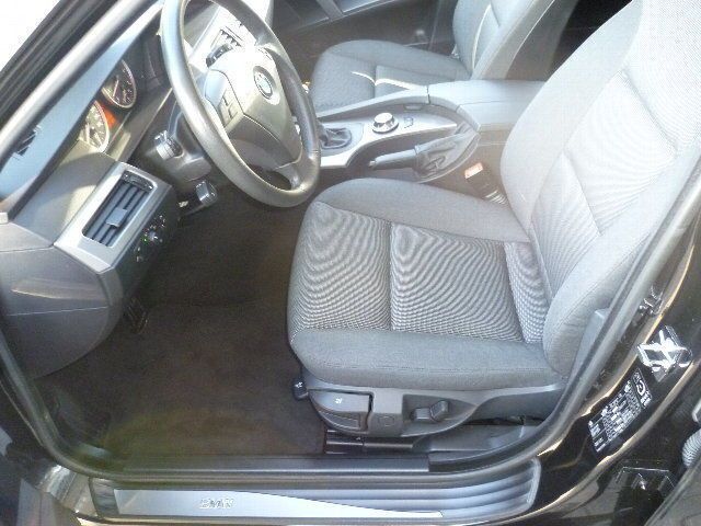 Second-hand BMW 523 177 CP (130 kW) 2005 Negru Berlinǎ