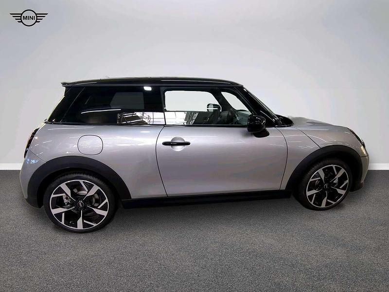 Gebraucht Mini Cooper S Favoured 204 PS (150 kW) 2024 Grau Kleinwagen