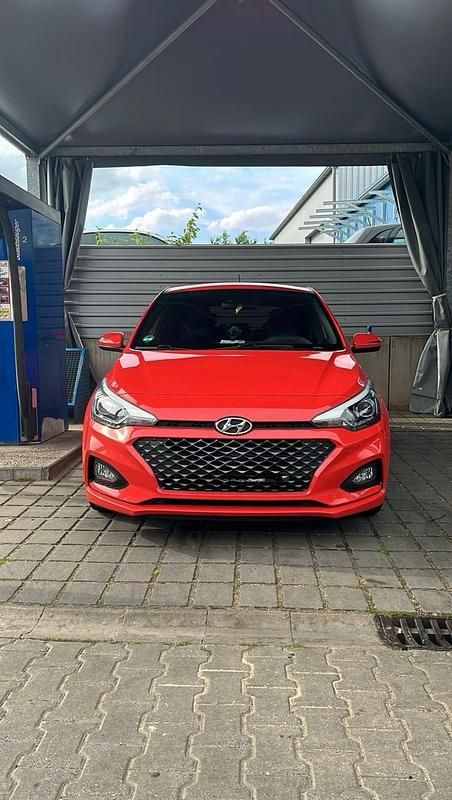 Rot Gebraucht 2018 Hyundai i20 Kleinwagen | 11.000 € - Bild 1/4