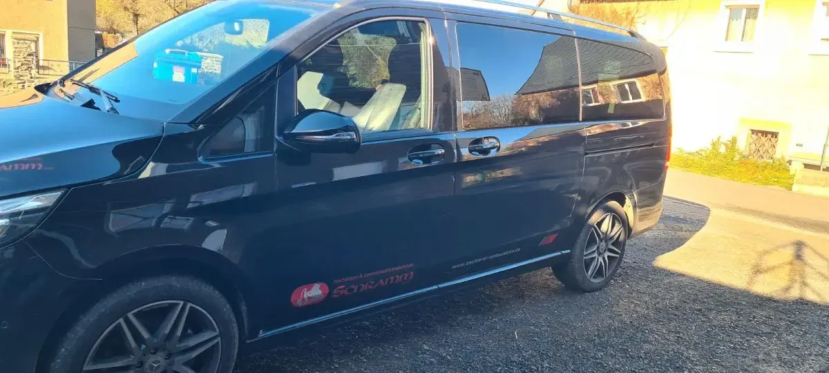 Gebraucht Mercedes V300 237 PS (174 kW) 2022 Schwarz Van / Kleinbus