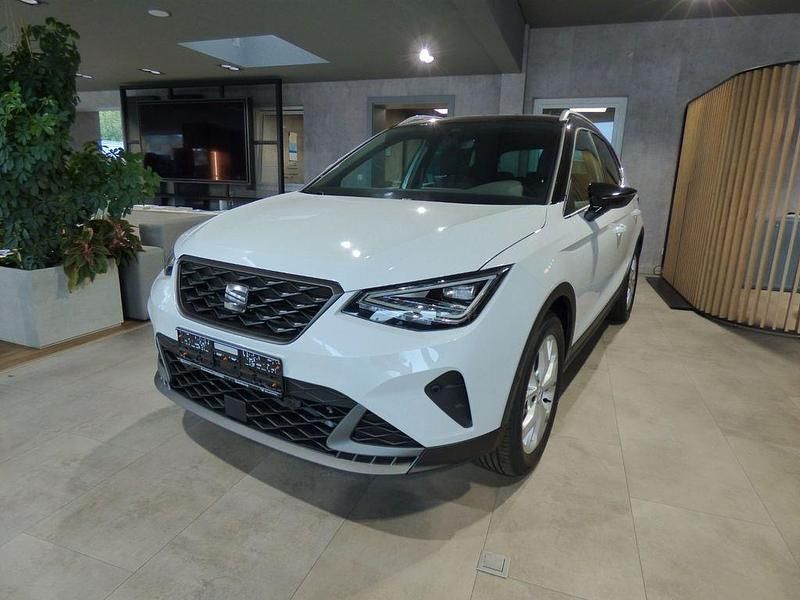 Weiß Neu 2025 Seat Arona FR SUV | 31.180 € (Teuer) - Bild 1/4