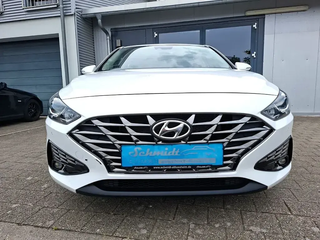 Gebraucht Hyundai i30 Trend 160 PS (117 kW) 2023 Weiß Limousine