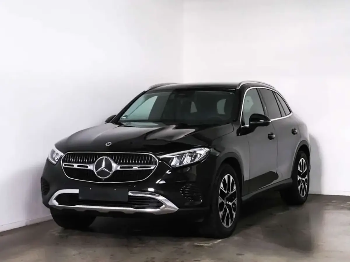 Gebraucht Mercedes GLC200 Avantgarde 204 PS (150 kW) 2025 Schwarz SUV