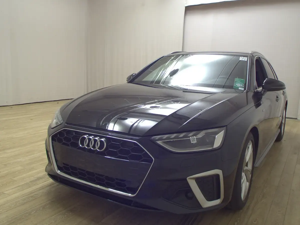 Używany Audi A4 S-Line 150 KM (110 kW) 2021 Czarny Kombi