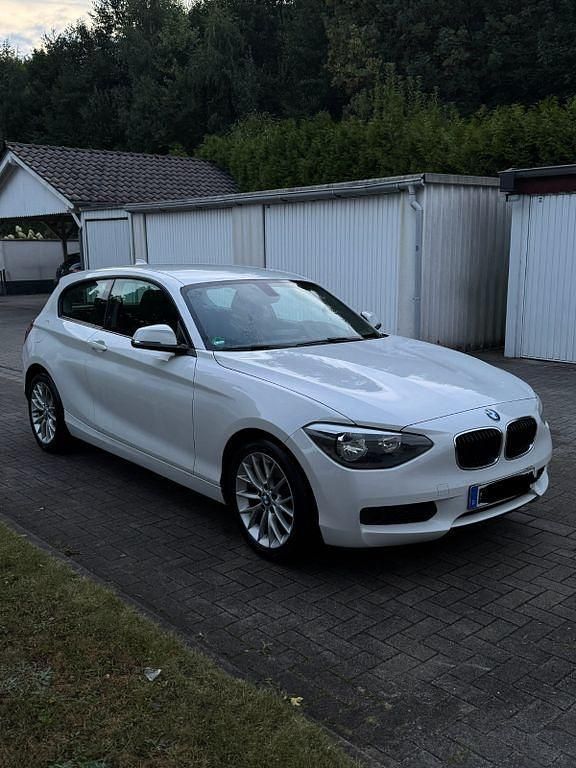 Weiß Gebraucht 2013 BMW 114 Kleinwagen | 6.900 € (Fairer Preis) - Bild 1/4