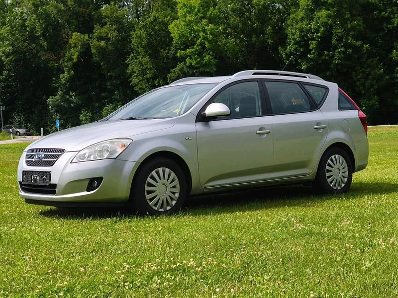 Silber Gebraucht 2009 Kia Ceed 2 Kombi | 3.200 € (Fairer Preis) - Bild 1/4