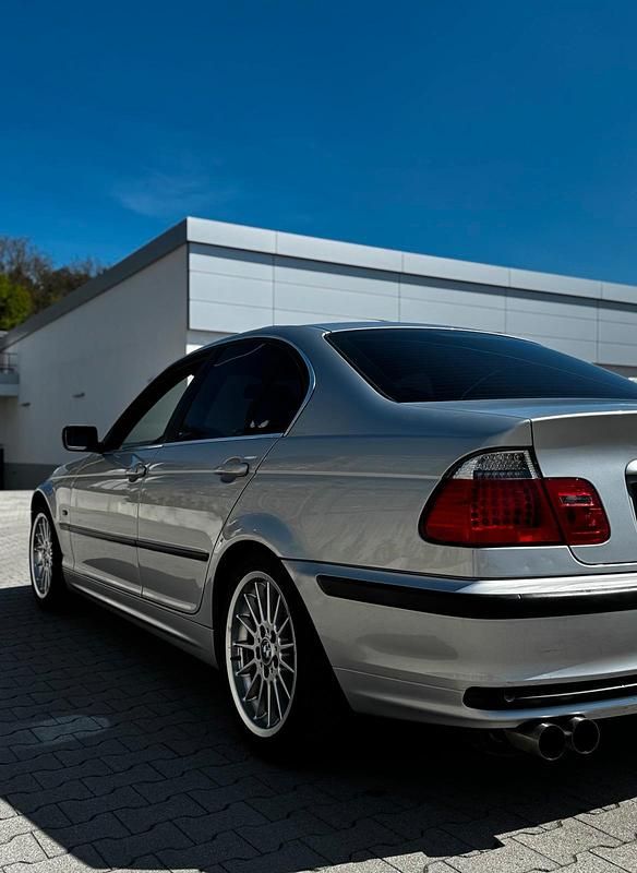 Silber Gebraucht 2001 BMW 320 Limousine | 6.000 € - Bild 1/4