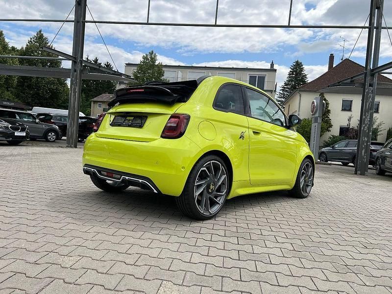 Gebraucht Abarth 500C Scorpionissima 113 kW (154 PS) 2023 Acid green grün metallic Cabrio