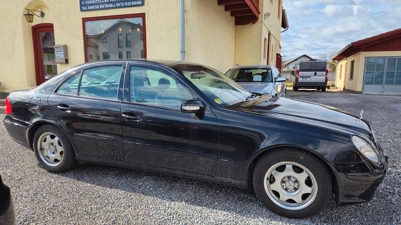 Gebraucht Mercedes E220 150 PS (110 kW) 2003 Schwarz Limousine
