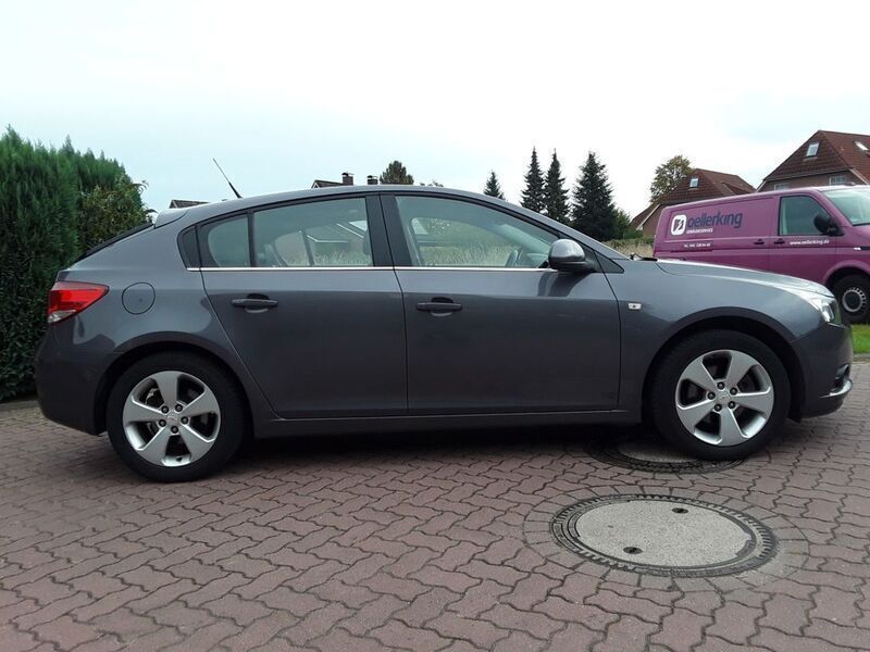 Grau Gebraucht 2012 Chevrolet Cruze LT Limousine | 6.200 € (Etwas zu teuer) - Bild 1/4