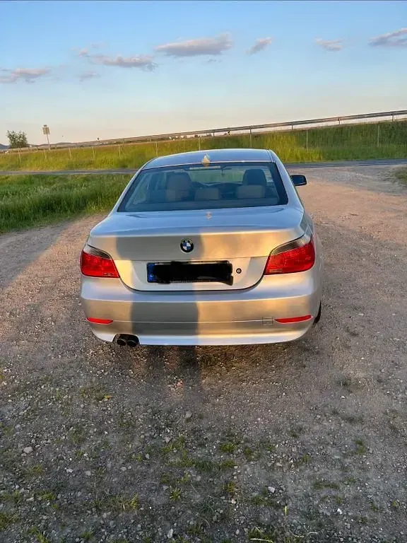 Gebraucht BMW 520 170 PS (125 kW) 2003 Silber Limousine