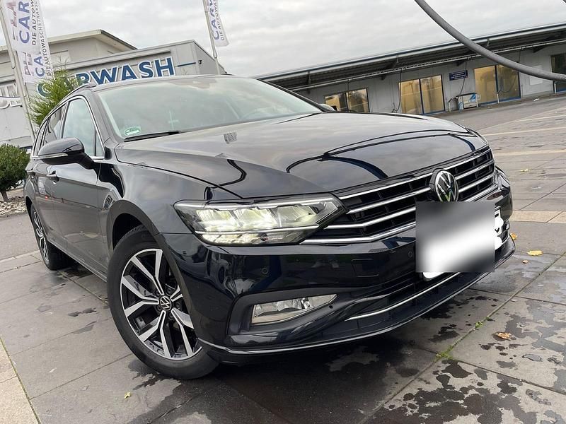 Schwarz Gebraucht 2022 VW Passat Kombi | 23.500 € (Fairer Preis) - Bild 1/4
