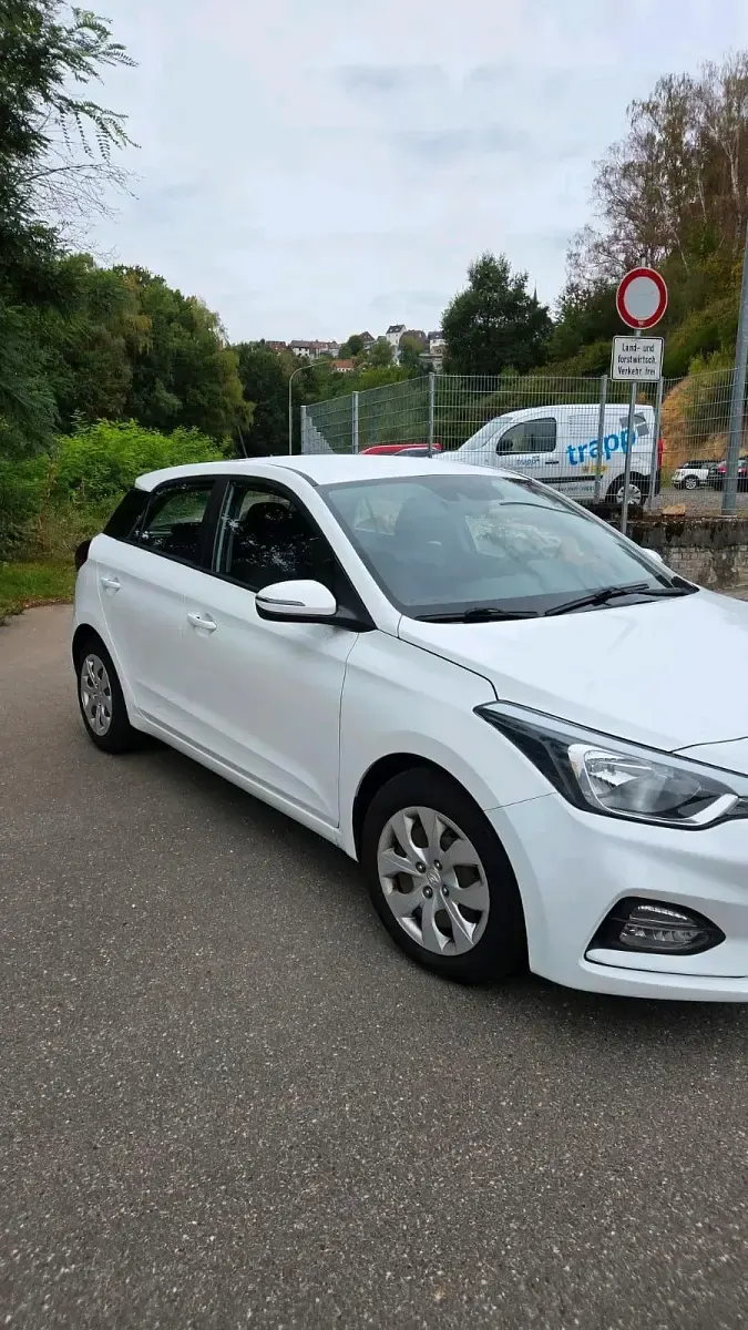 Gebraucht Hyundai i20 Active 101 PS (74 kW) 2019 Weiß Kleinwagen