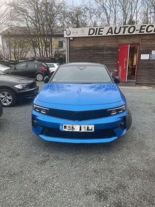 Athletikblau Gebraucht 2024 Opel Astra Limousine | 27.990 € (Etwas zu teuer) - Bild 1/4