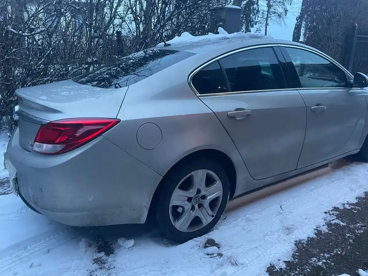 Gebraucht Opel Insignia Edition 160 PS (117 kW) 2011 Silber Limousine