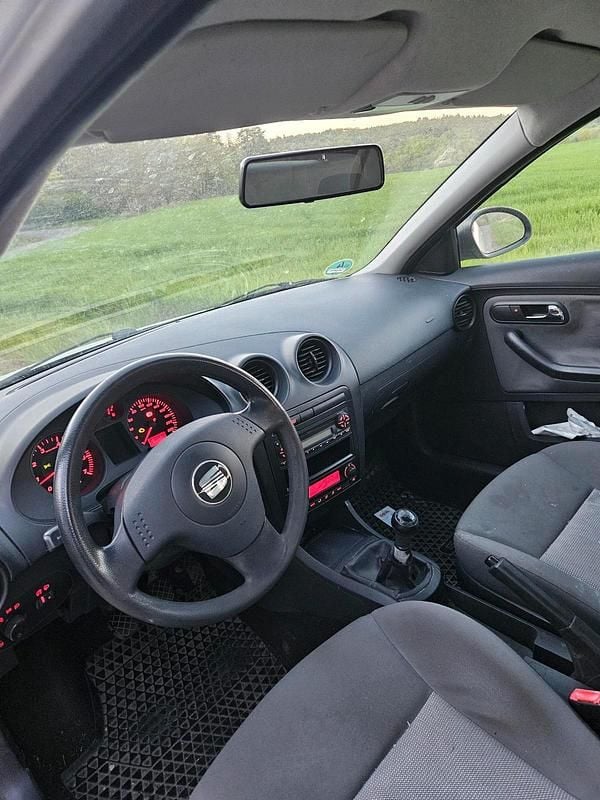 Second-hand Seat Ibiza 75 CP (55 kW) 2004 Argintiu Hatchback